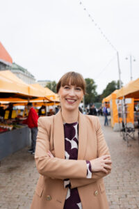 Eveliina Heinäluoma Kauppatorilla.