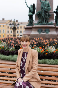Eveliina Heinäluoma Senaatintorilla.