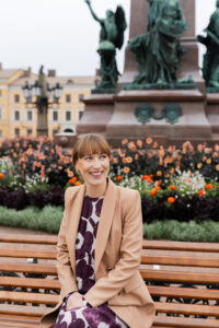 Eveliina Heinäluoma Senaatintorilla.